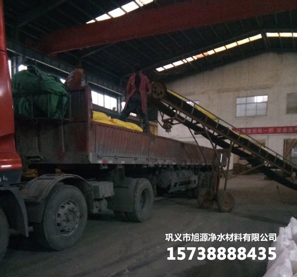 聚合硫酸鐵發(fā)貨現(xiàn)場(chǎng)（發(fā)往陜西焦化廠）