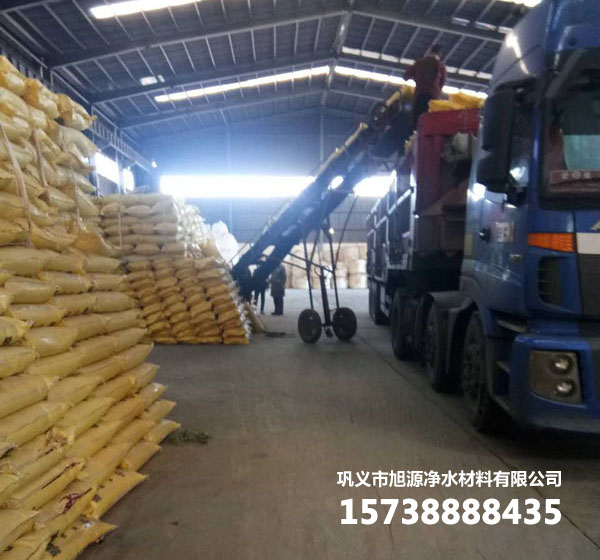 聚合硫酸鐵發(fā)貨現(xiàn)場(chǎng)（發(fā)往貴州制藥廠）